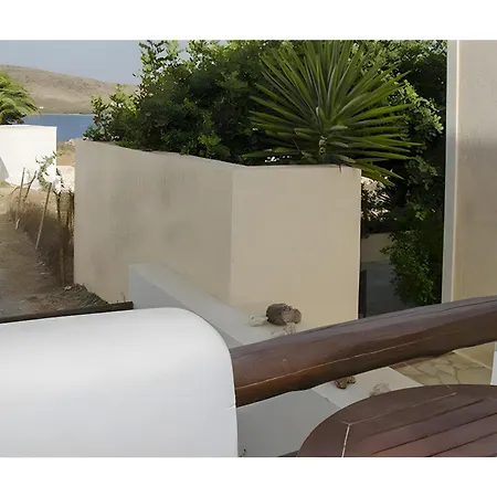 Niriides בית הארחה Pachaina