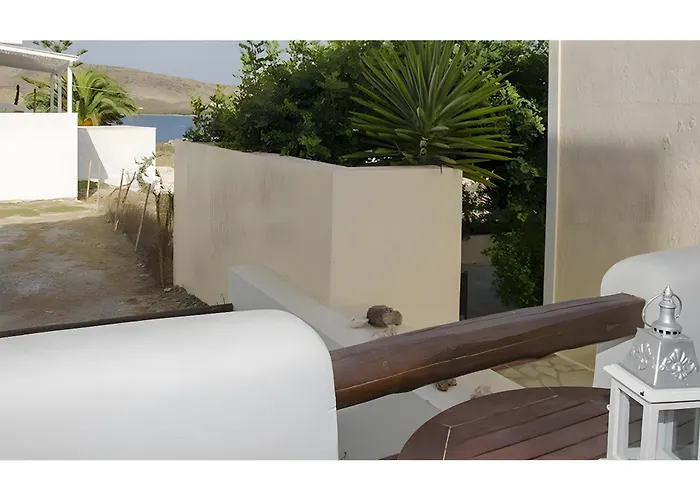 Niriides Guest house Pachaina