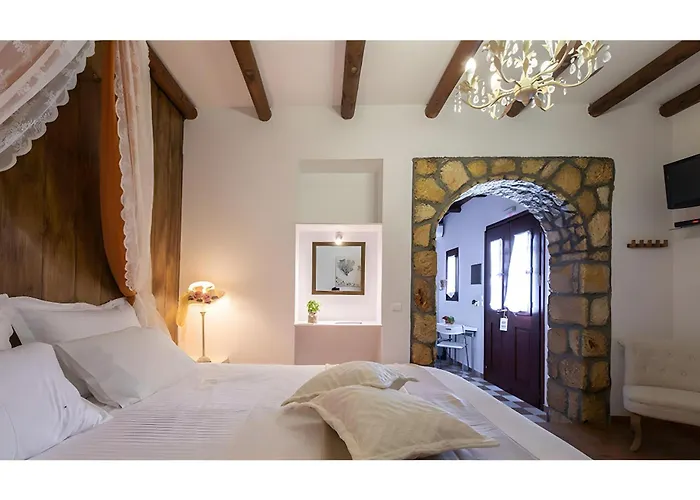 Niriides Guest house Pachaina